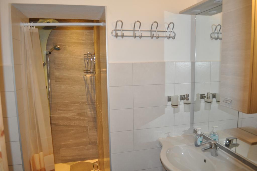 דירות קנוביו Casa Petrolli מראה חיצוני תמונה